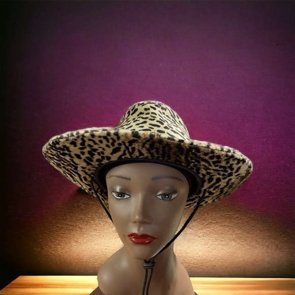 Velvet Cheetah Print Western
Hat With Chin Strap 1990s...vintage - Picture 3 of 9
